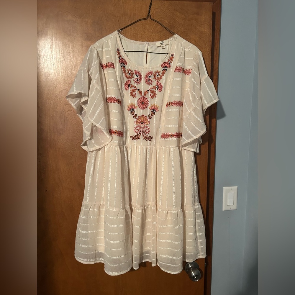 Large Entro cream dress with embroidery and flutter sleeve